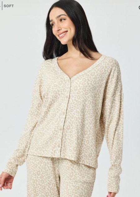 סט פיג'מה מכופתרת leopard