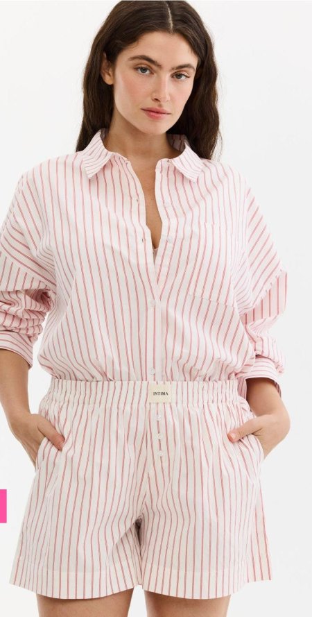 חלוצת פסים מכופתרת