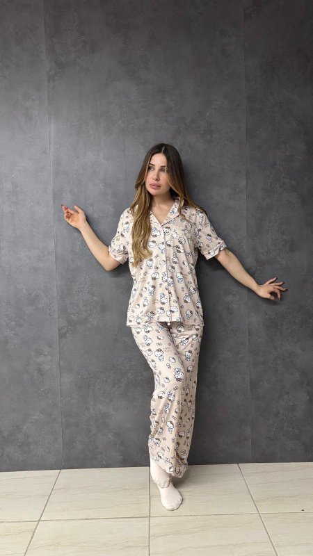 סט פיג'מה מכופתרת עם דפוס