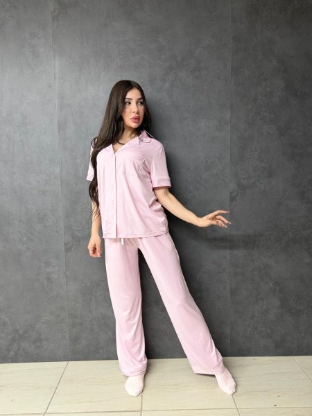 סט פיג'מה מכופתרת עם דפוס