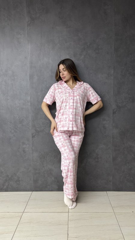 סט פיג׳מה מכופתרת עם דפוס